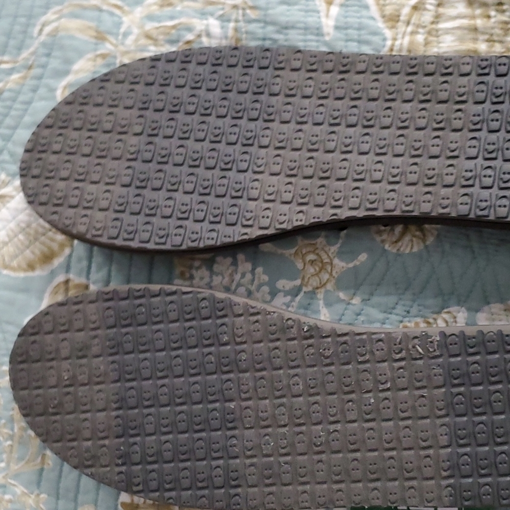 Shoes - Picture 3 of 4